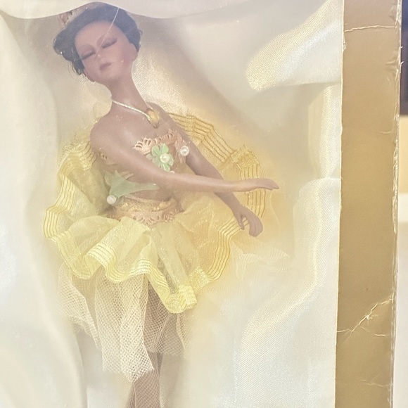 Genuine Ballerina Polyresin Doll – Vintage Style Collectible - Picture 4 of 6